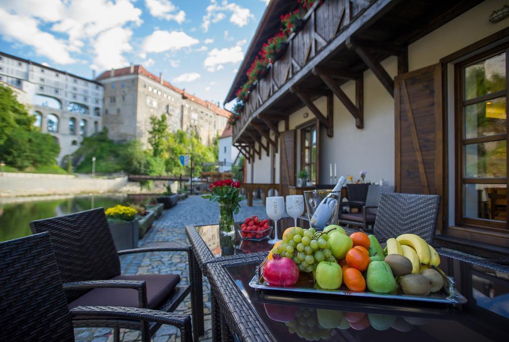 Garni Hotel Castle Bridge Cesky Krumlov Exterior photo